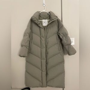 Aritzia cloud puff maxi in the color dry basil